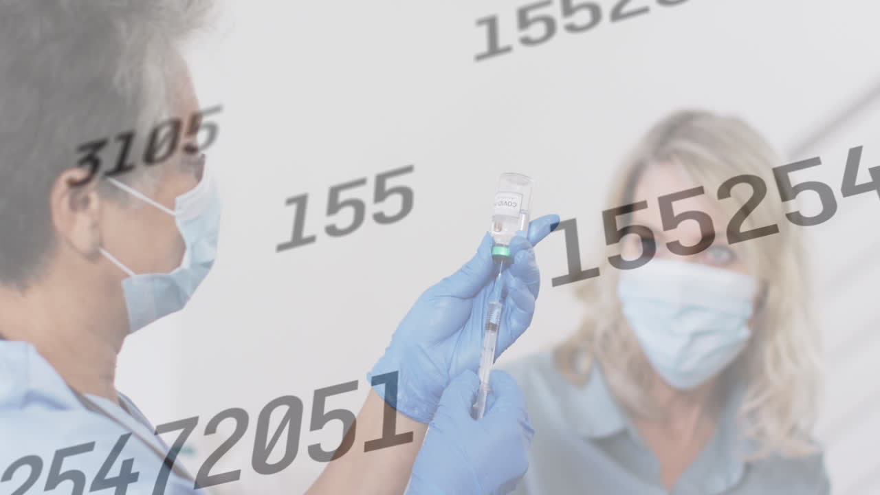 animación de números crecientes con el médico preparando la vacunación para la paciente femenina