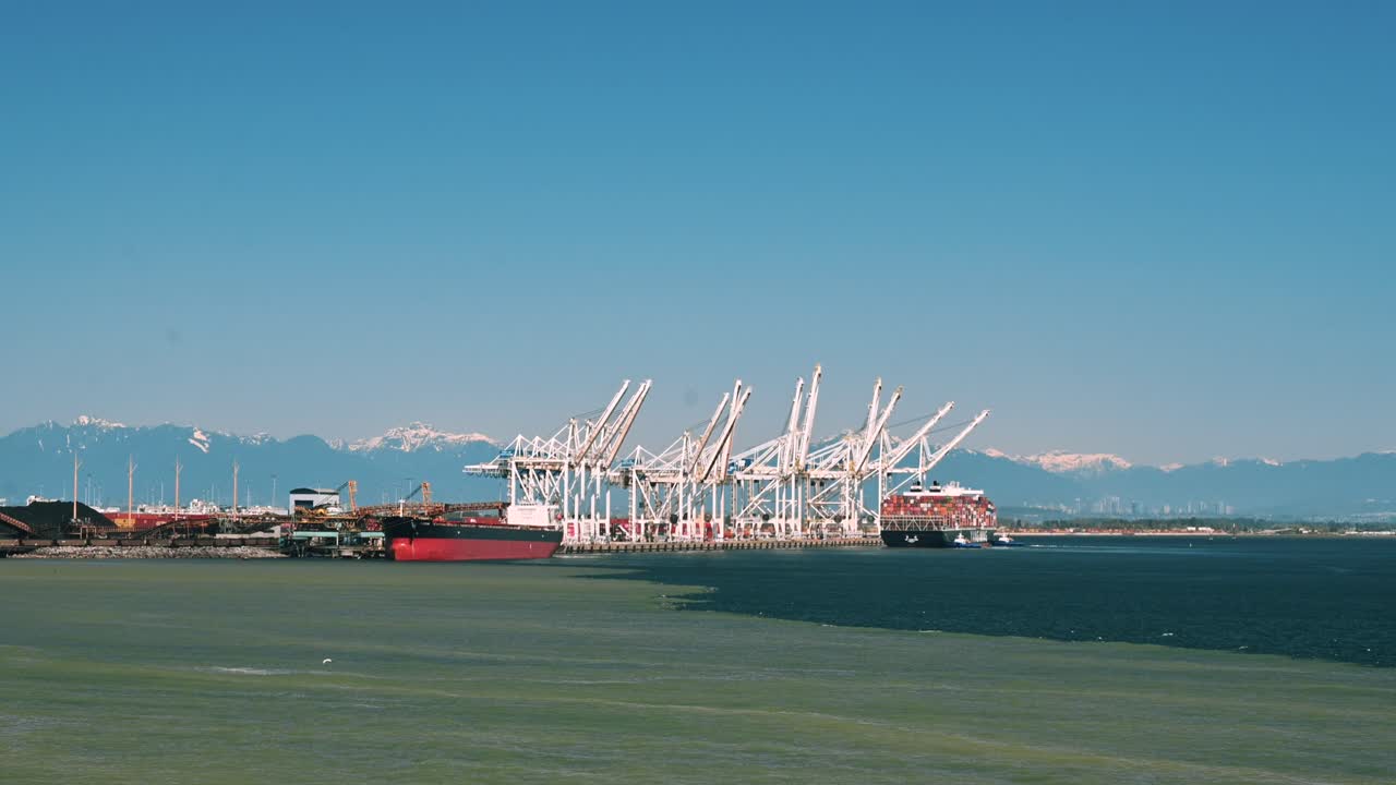 효율성 극대화: tsawwassen 항구의 대량 컨테이너 선박 정박 기술