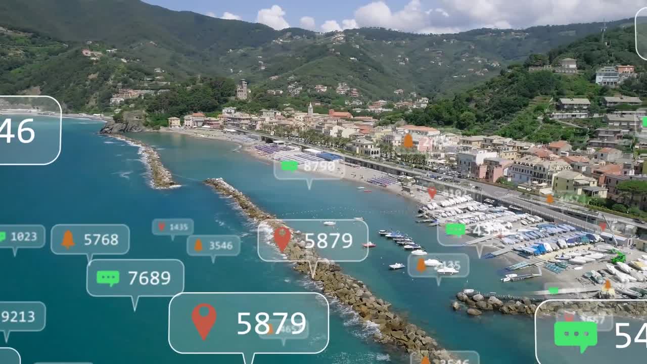 animación de iconos y números de las redes sociales sobre el paisaje de la marina