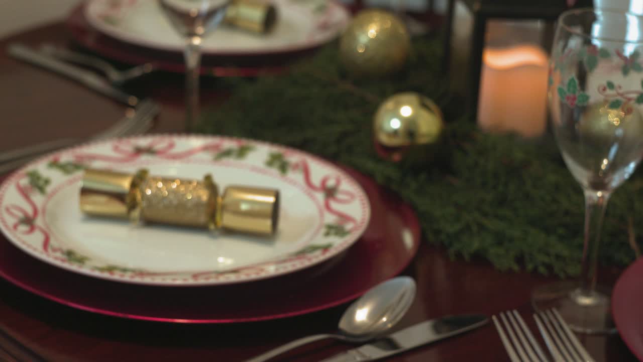 pull focus decoración de mesa de navidad mesa de madera vista lateral