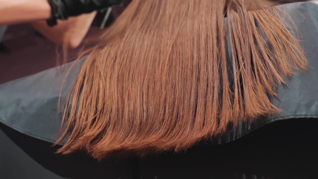 Diseño de peinados refinado, métodos para un cabello brillante, guía completa para un acabado de cabello pulido, estrategias de expertos para lograr un aspecto sedoso y lustroso del cabello