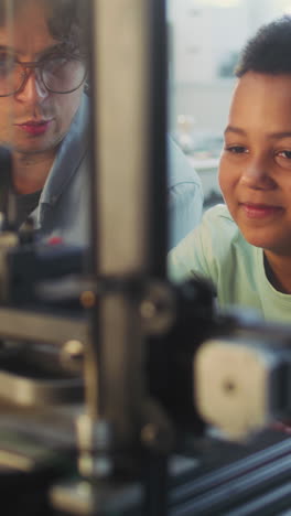 child learning 3d printing