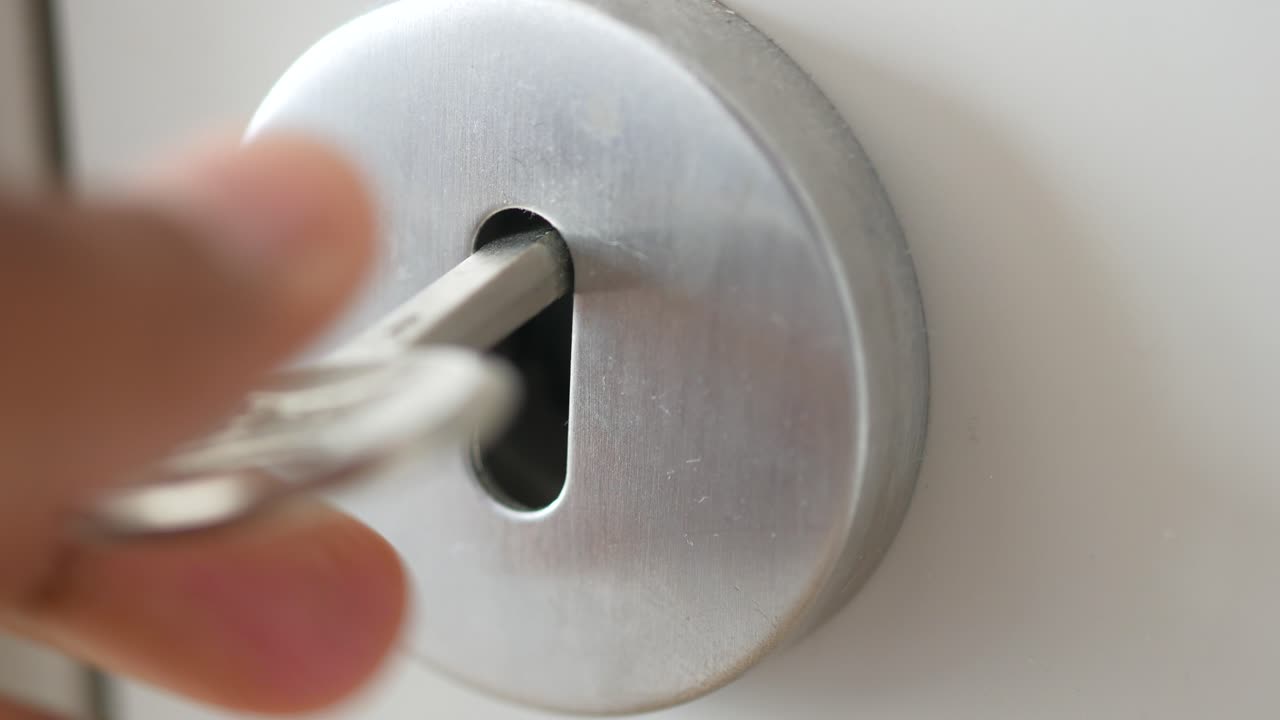 열 구에 열를 손으로 입하는 것