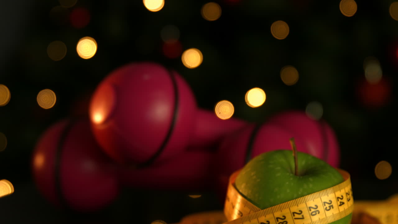 덤벨을 가진 측정 테이프에 사과