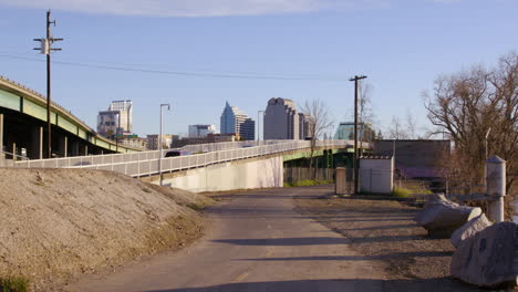 Cars-ascend-the-ramp-to-send-them-southeast-towards-J-Street-in-Sacramento,-California