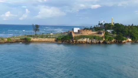 View-of-Fort-San-Felipe-as-exiting-the-bay,-Taino-Bay,-Puerto-Plata,-Dominican-Republic