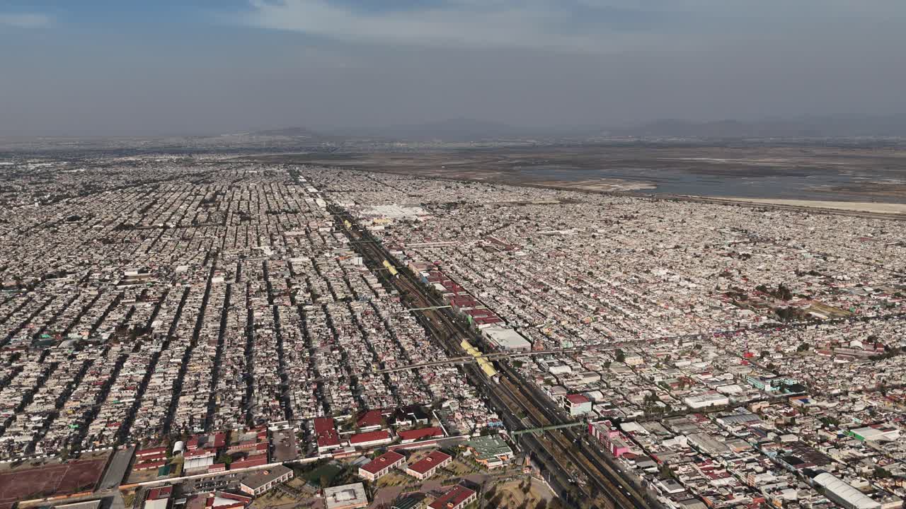 북부 cdmx의 ecatepec 지역의 드론 영상