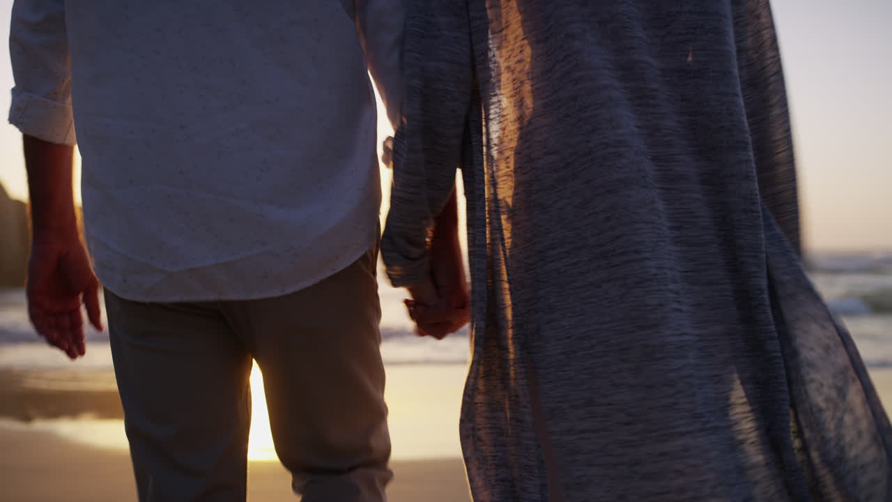 태양은 영혼의 사랑에 결코 서지 않습니다.