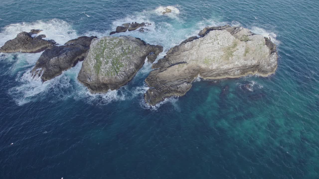 gira sobre las rocas julianas en la reserva natural de nguthungulli en nueva gales del sur, australia