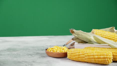 whole corn and corn on a plate to slowly rotate.