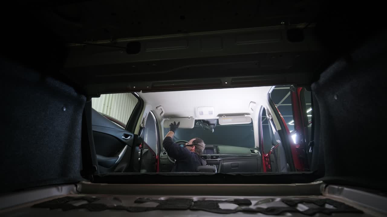 전문적인 자동차 청소. 샤워. 인테리어 세부 사항. 자동차 인테리어를 건조 청소 및 세부 사항; 깊은 좌석 청소; 자동차 세탁에서 거품을 는; 먼지에서 자동차 패널을 청소하는; 진공청소기