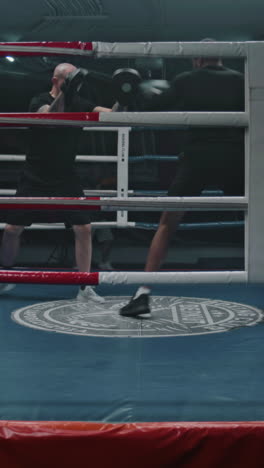 sesión de entrenamiento de boxeo en el ring