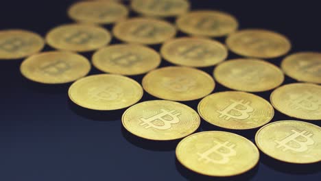 filas de monedas de oro brillantes