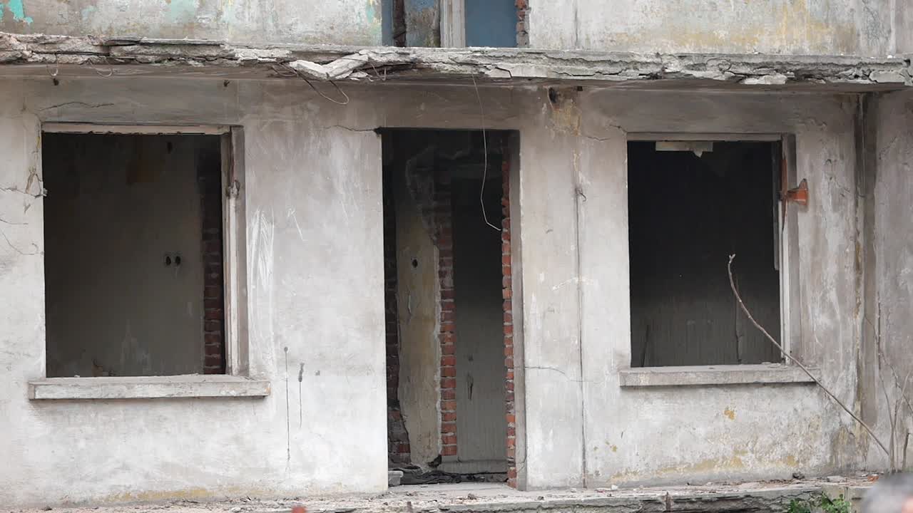 버려진 건물 외관