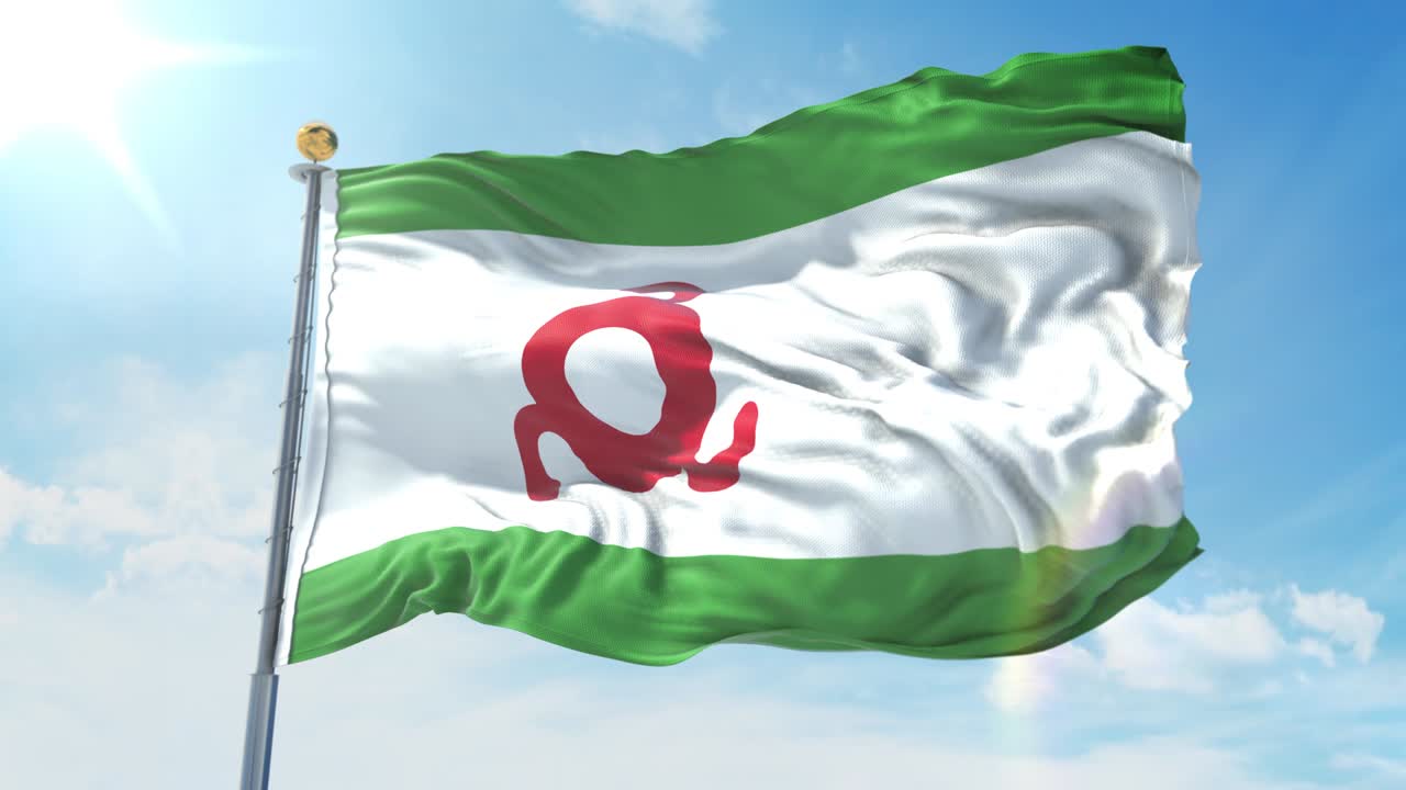 İnguşetya bayrağı derin mavi gökyüzüne karşı rüzgarda dalgalanıyor. Ulusal tema, uluslararası konsept. 3D Render Kesintisiz Döngü 4K