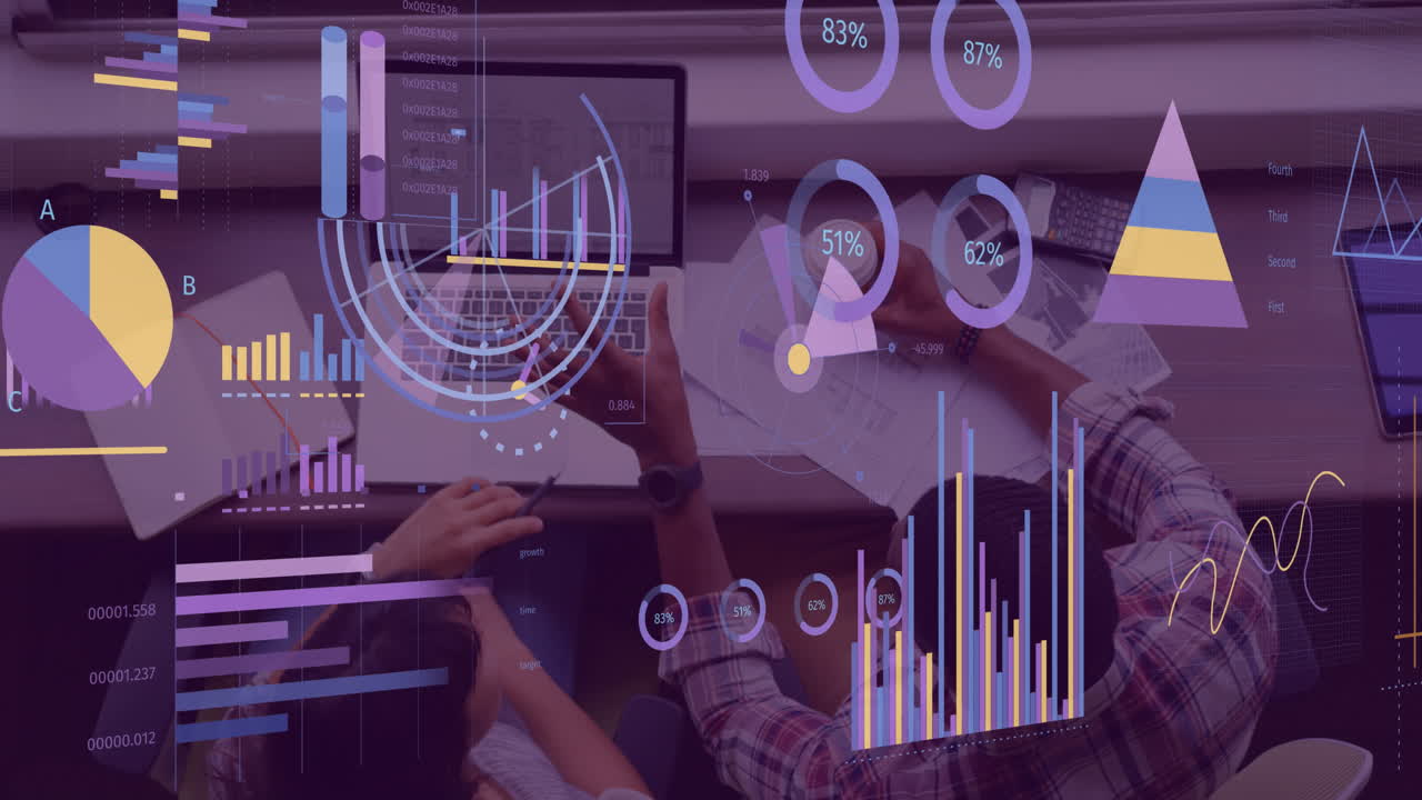 animación del procesamiento de datos financieros sobre diversas personas de negocios