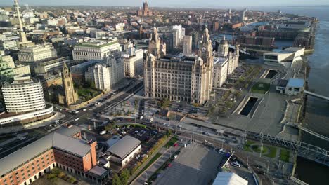 El-Edificio-Del-Hígado,-Frente-Al-Mar-De-Liverpool-10