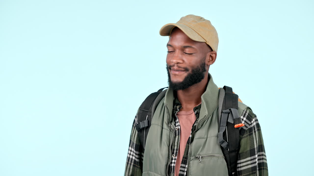 행복, 하이킹과 방향으로 손을 가리키는 남자