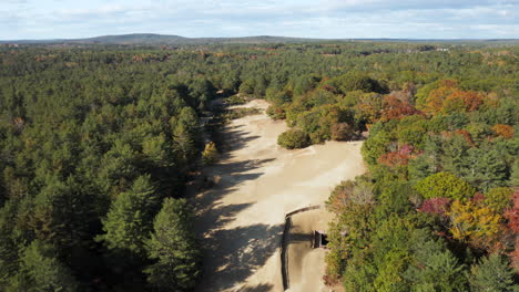 Hochfliegende-Drohnenaufnahme-Der-Wüste-In-Freeport,-Maine