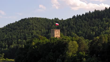 El-Castillo-Te-Transportará-A-Un-Mundo-Donde-El-Pasado-Se-Encuentra-Con-El-Presente-De-La-Manera-Más-Espectacular.