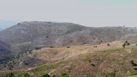 Tiro-De-Drone-De-Una-Colina-En-Andalucía,-España