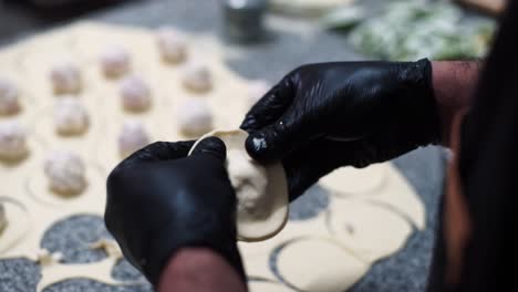 Pasta-Sorrentino-Sellada-A-Mano-En-La-Cocina---Primer-Plano