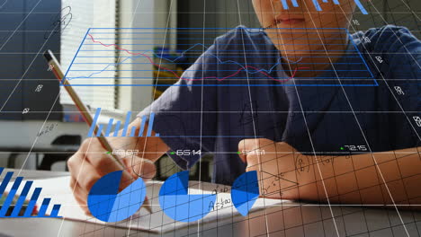 animación de ecuaciones matemáticas y procesamiento de datos financieros sobre escolar asiático