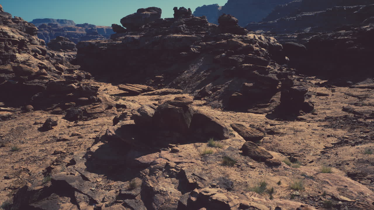 impresionante paisaje de cañón desértico con formaciones rocosas