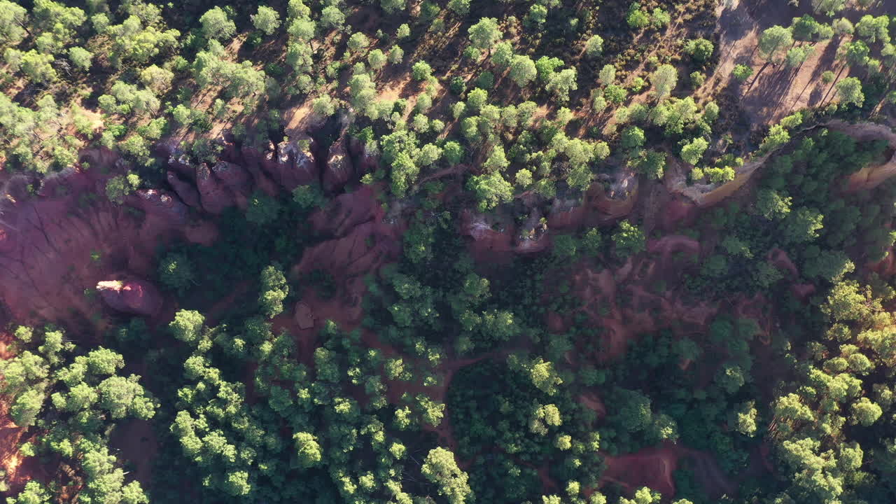 parque natural regional de luberon canteras de ocre vista aérea desde arriba roussillon