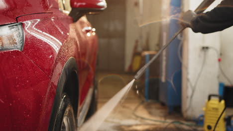 lavado de coches en un garaje
