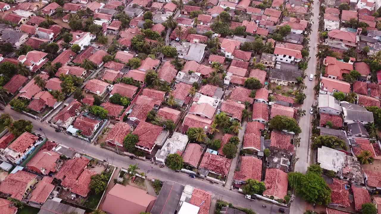 imágenes de drones de 4k en los suburbios de colombo