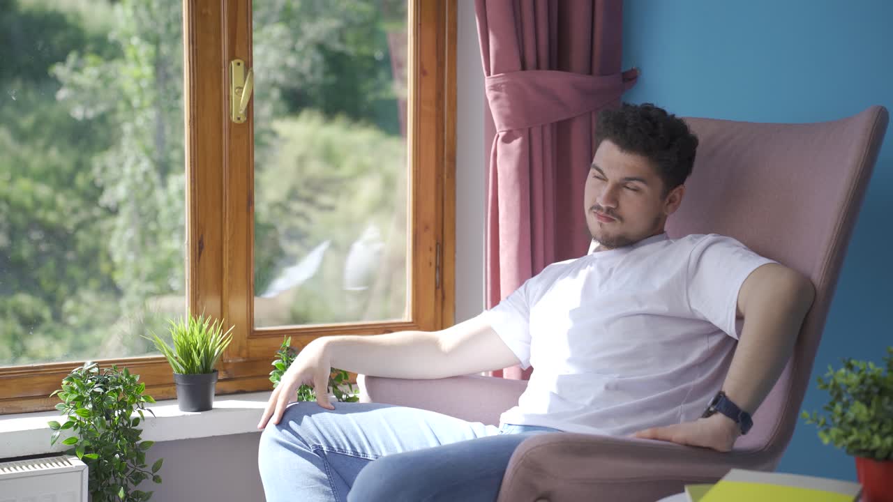 자신의 추억을 기억하고 행복한 사람.