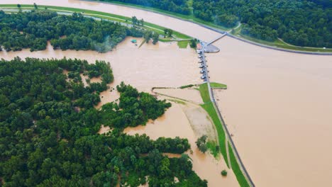 Schreckliche-4K-Drohnenaufnahmen-Aus-Der-Luft-Vom-Varaždin-Ormož-See