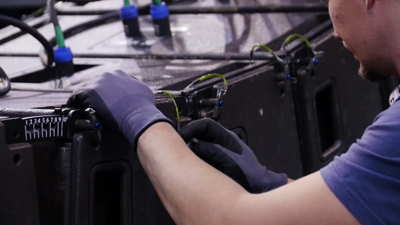 instalación y mantenimiento de altavoces de audio