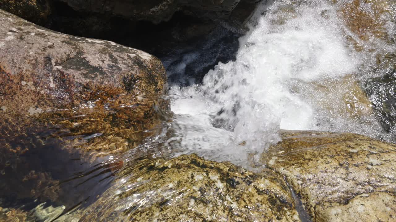 A clear stream in the valleyFlowing streams, clear and pure water resources
