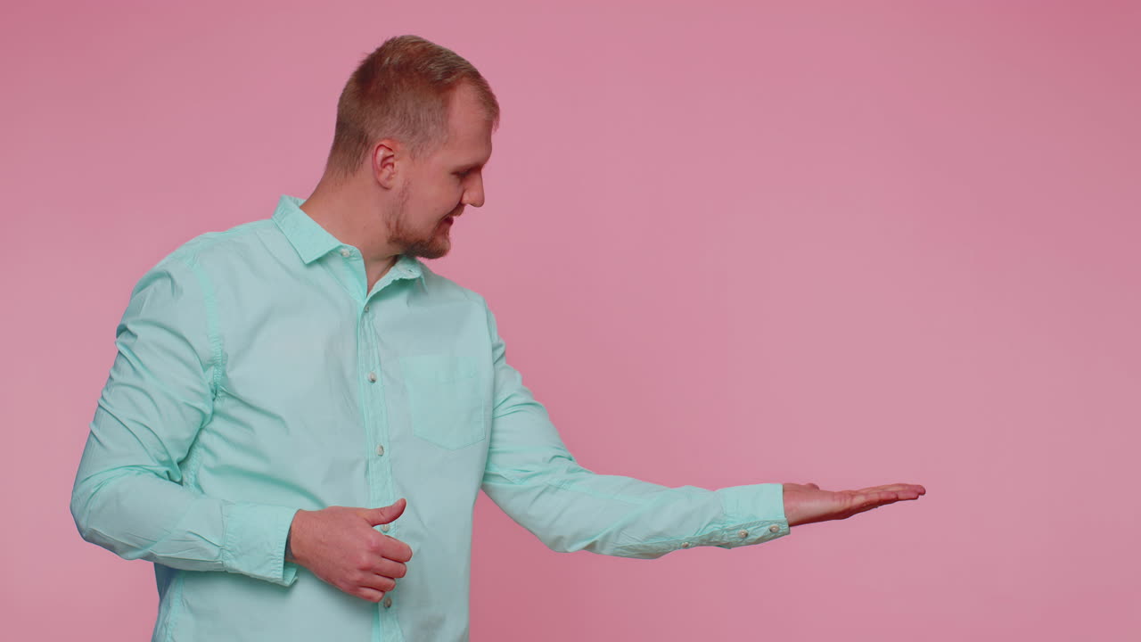 lugar vacío para indicar el hombre, área publicitaria para texto comercial, espacio de copia para promoción de bienes