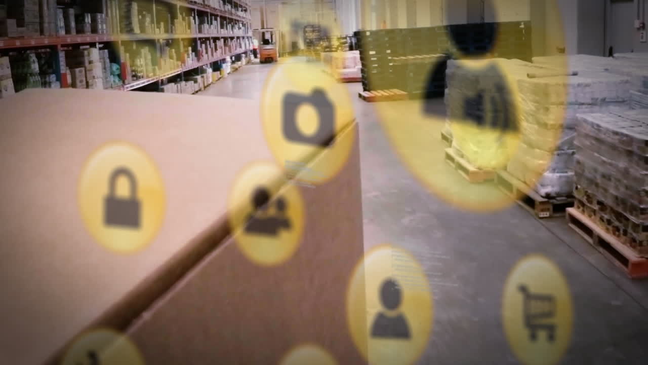 animación de iconos digitales sobre un almacén vacío