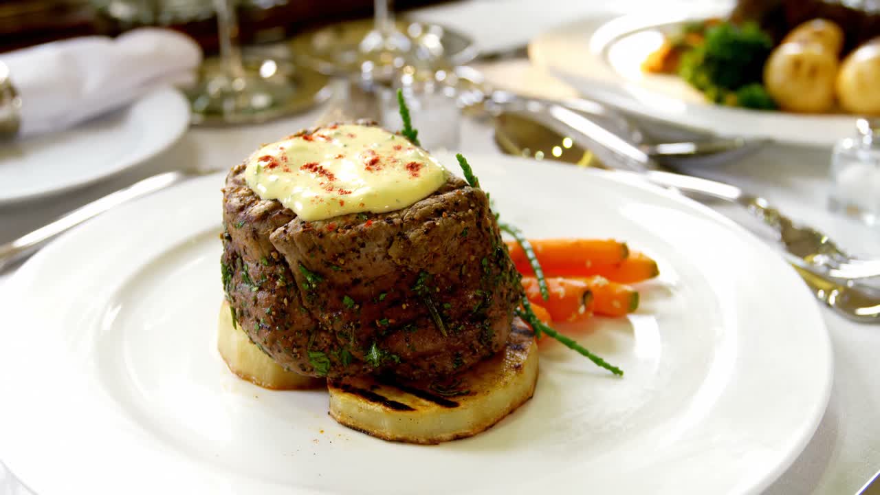 테이블 4k에 제공되는 음식