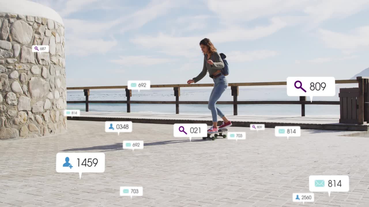 Skatista feminina impulsionando-se do chão, deslizando pelo calçadão com bolhas de marketing animadas subindo.