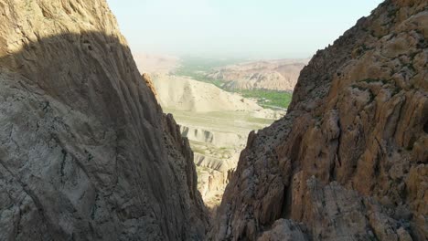 impresionante vista aérea de las hermosas montañas de afganistán, mostrando su esplendor natural y entorno tranquilo, naturaleza de montaña, naturaleza pacífica