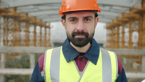 retrato de un trabajador de la construcción
