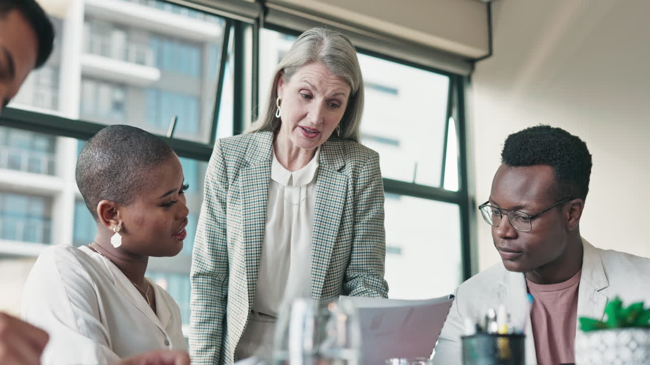 Teamwork, coaching and business people