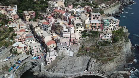 manarola. rocky seashore. cinca terre. italy