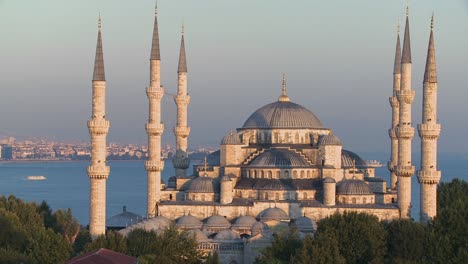 The-Blue-Mosque-in-Istanbul-Turkey-3