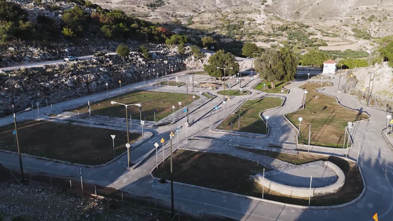 vista aérea de un campo de conducción vacío
