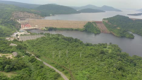 represa de electricidad akosombo en ghana