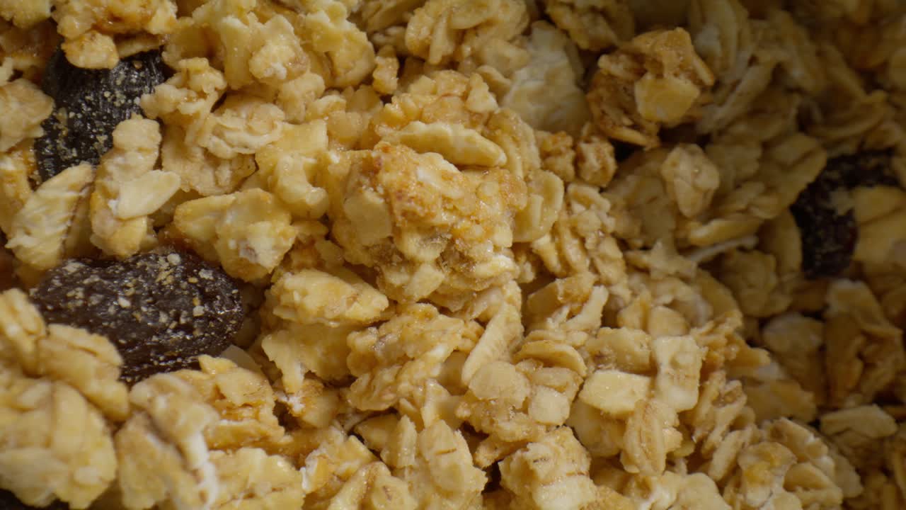 Video macro di granola in rotazione.