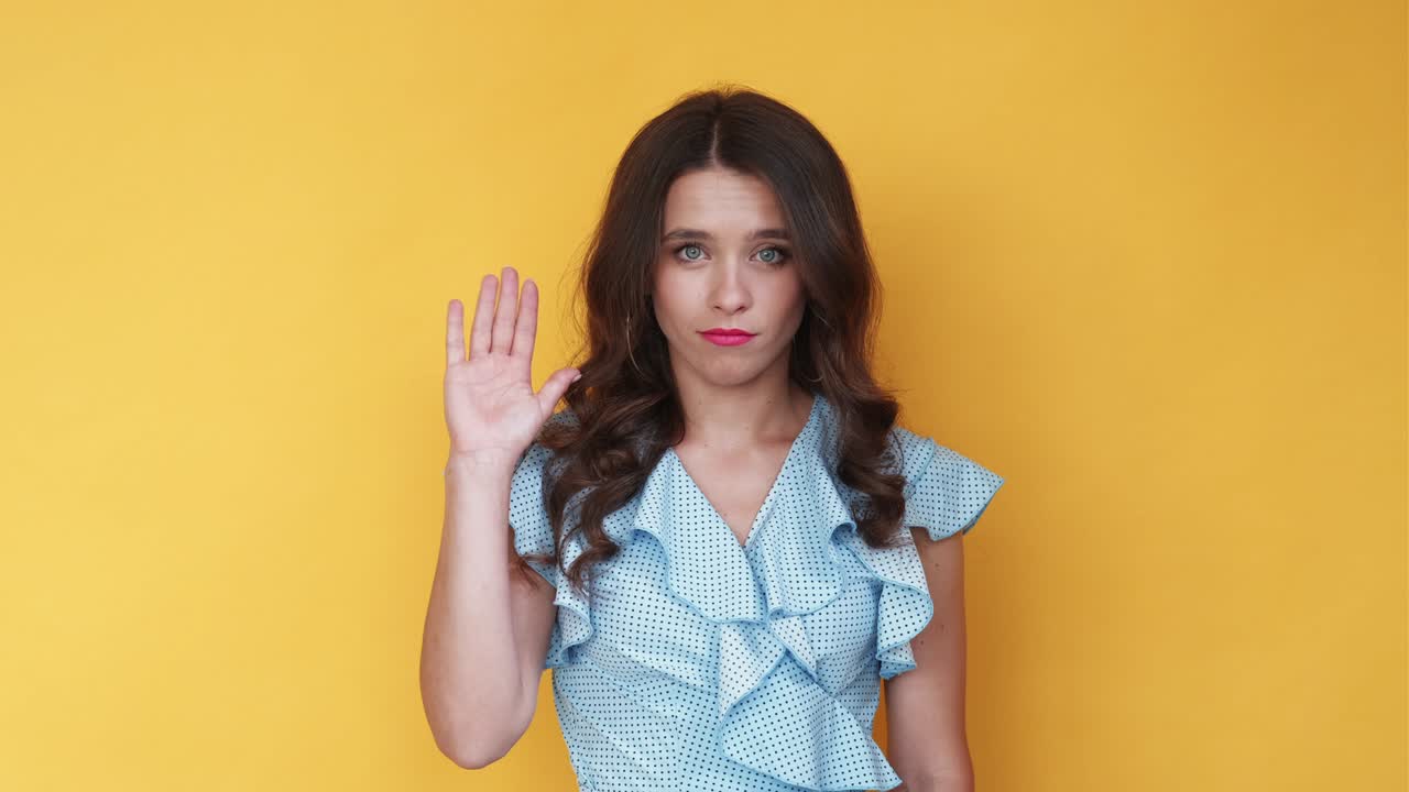 adiós gesto meme mujer tristeza arrepentimiento molesto