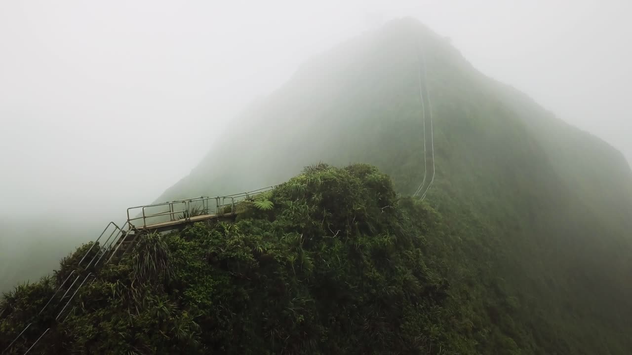 Stairway to Heaven Hike in Oahu, Hawaii