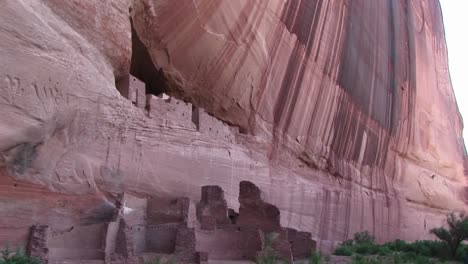 pandown shot of cliff dwellings in canyon de chelly national monument